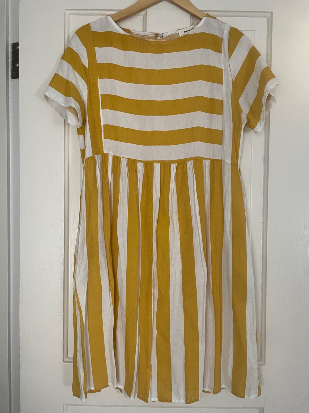 Hailey & Co. Short-Sleeve Casual Babydoll Dress in Mustard & White Stripes Sz M